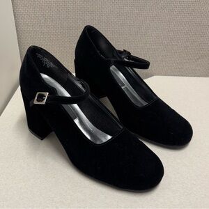 Statutes Black Vintage Velvet Mary Jane Heels Women’s Size 7